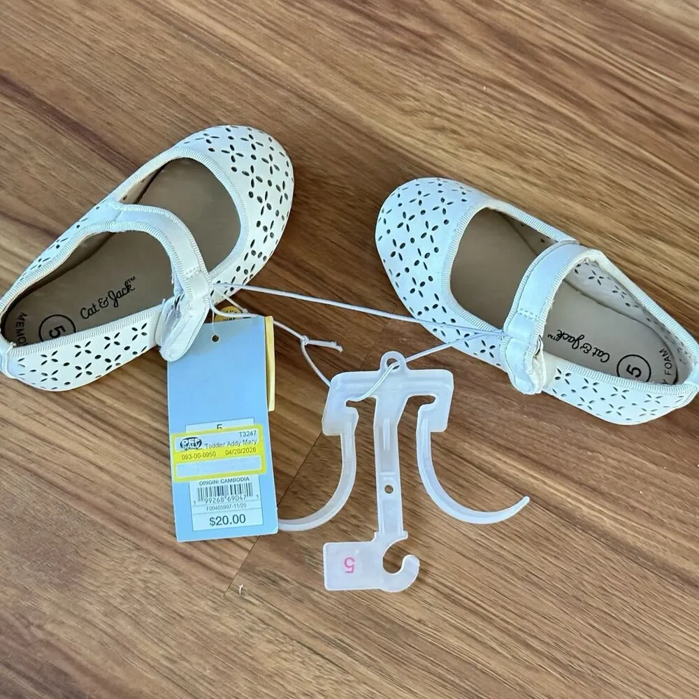 Cat & Jack Girls White Mary Jane Shoes Size 5T New - Picture 11 of 16